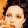   / Angelina Jolie 23 .  